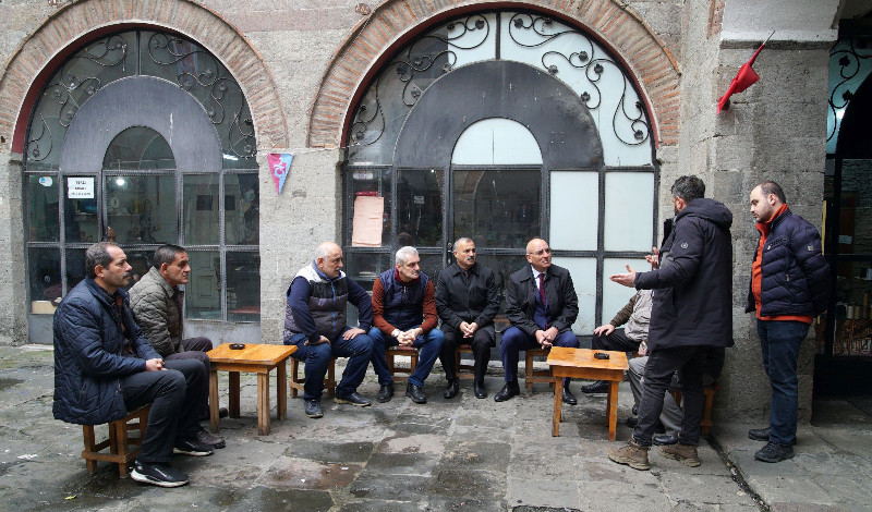 Esnaf, uzun süreli fuar ve Vakıfların kira artış oranından şikayetçi