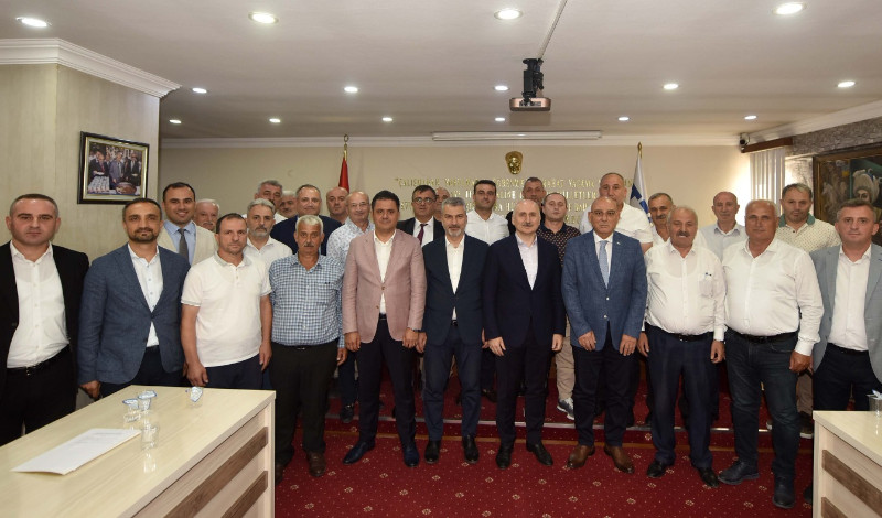 AK Parti heyeti TESOB'u ziyaret etti, esnafın talepleriyle ilgili istişarede bulunuldu