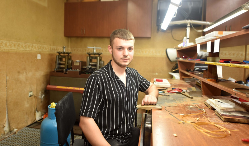 Trabzon esnaf ve sanatkarına Türkiye çapında bir ödül daha: 16 yaşındaki Hasır İşlemeci Metehan Arslan Yılın Kalfası seçildi