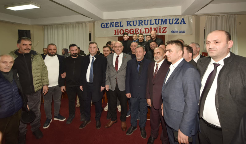 Başkan Kara, Araklı Esnaf ve Sanatkarlar Odası kongresinde Divan Başkanlığı yaptı. Araklı Esnaf Odasında Yusuf Özderya başkan seçildi