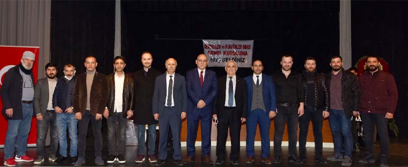 Başkan Kara, Trabzon Berberler ve Kuaförler Odası kongresinde Divan Başkanlığı yaptı