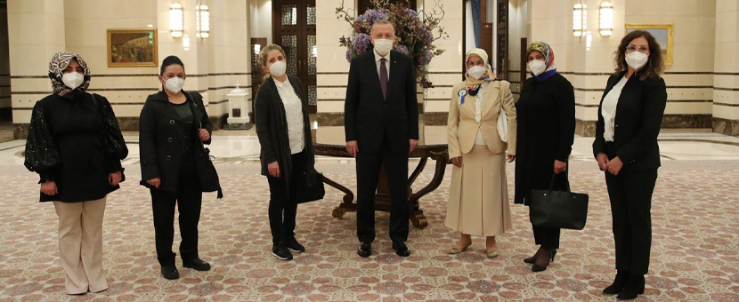 Cumhurbaşkanı Erdoğan yılın ahisi, kalfası ve çıraklarıyla bir araya geldi