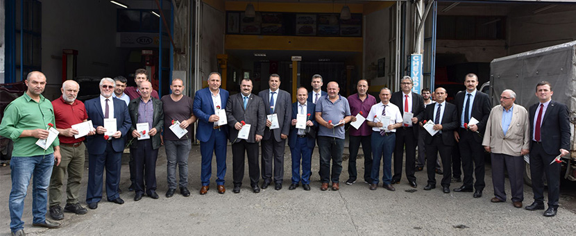 Esnaf ve sanatkârlara karanfil ve Ahilik Nasihati dağıtıldı