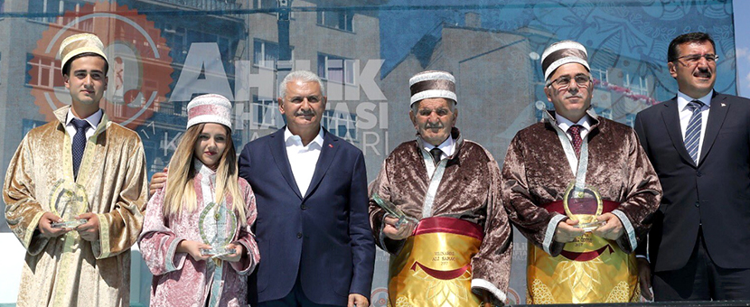Yılın Ahisi Ali Saraç ödülünü Başbakan Yıldırım'dan aldı